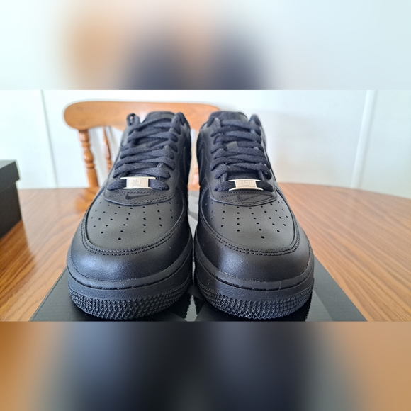 Nike Air Force 1 x Supreme - Picture 2 of 4